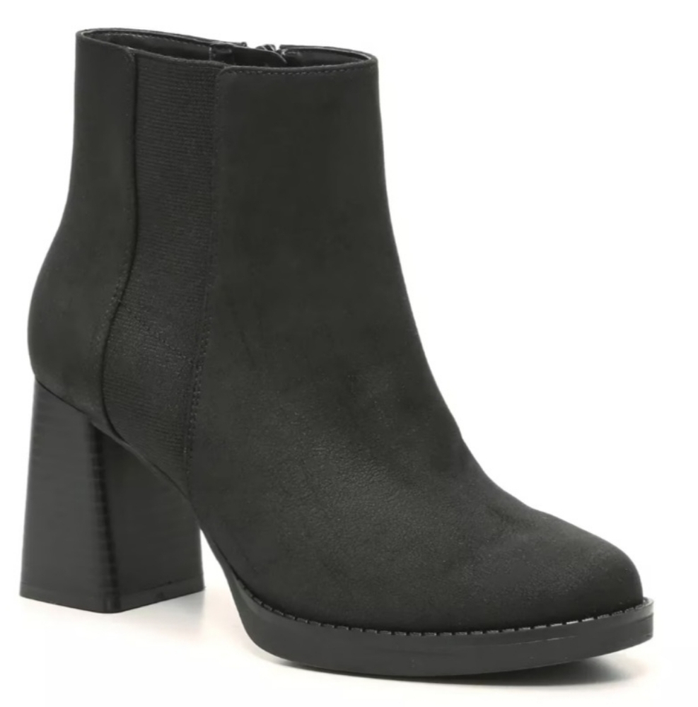 Kelly & Katie Black‎ Ankle Booties with Chunky Heel